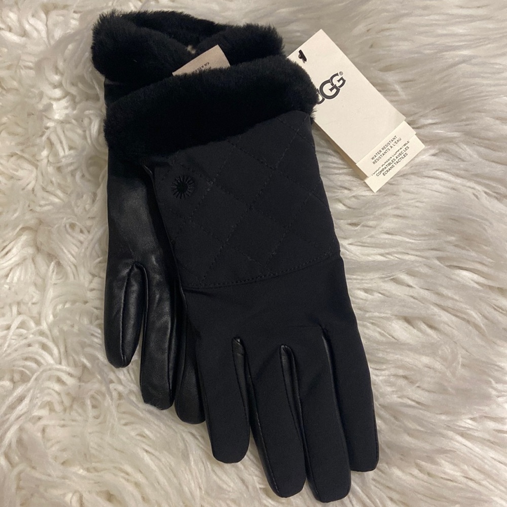 UGG women’s gloves size L/XL brand new with tags color black - Picture 1 of 12